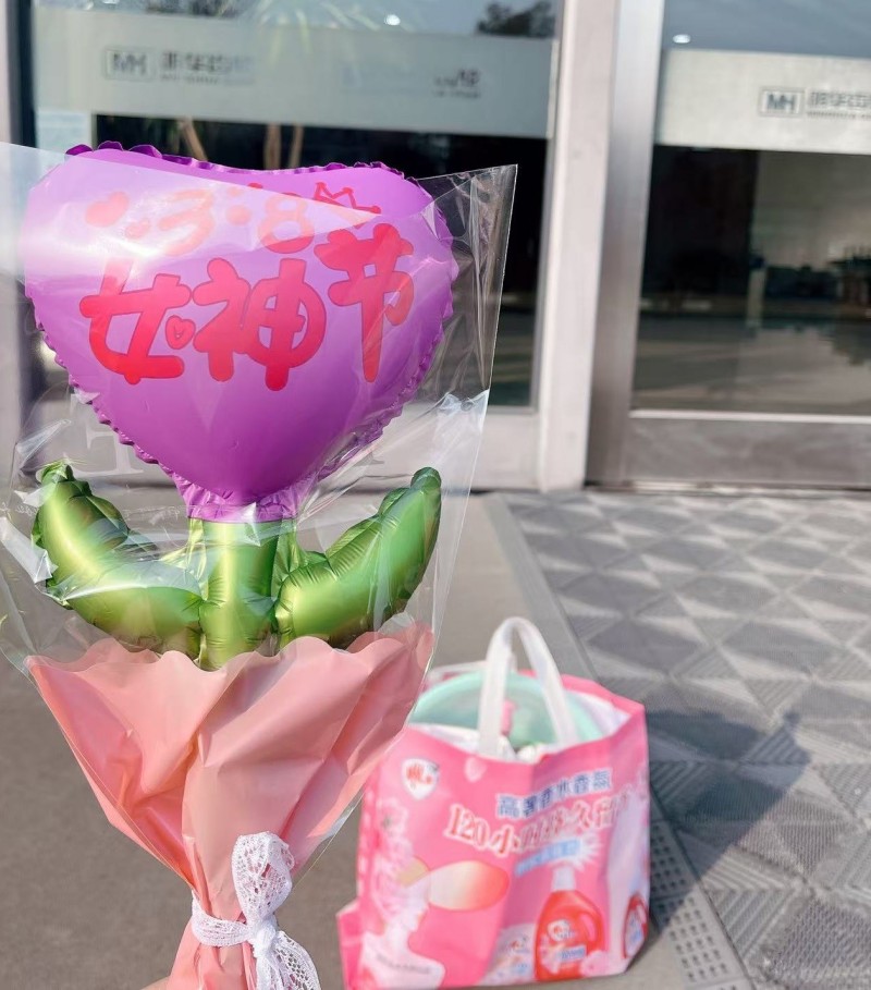 Wenling Minghua Gear brengt hulde aan 'haar kracht': werkende vrouwen bloeien met schittering en schitteren met vrouwelijke charme